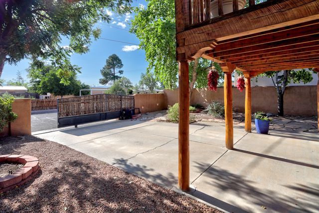 4809 14th Street NW, Albuquerque, NM 87107