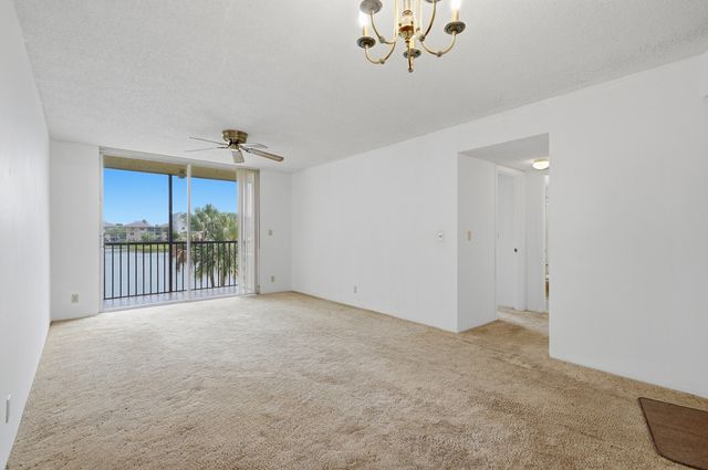 7900 NW 50th Street 204, Lauderhill, FL 33351