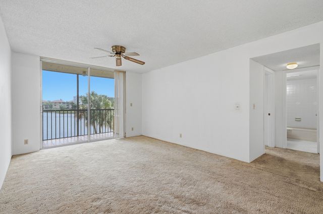 7900 NW 50th Street 204, Lauderhill, FL 33351