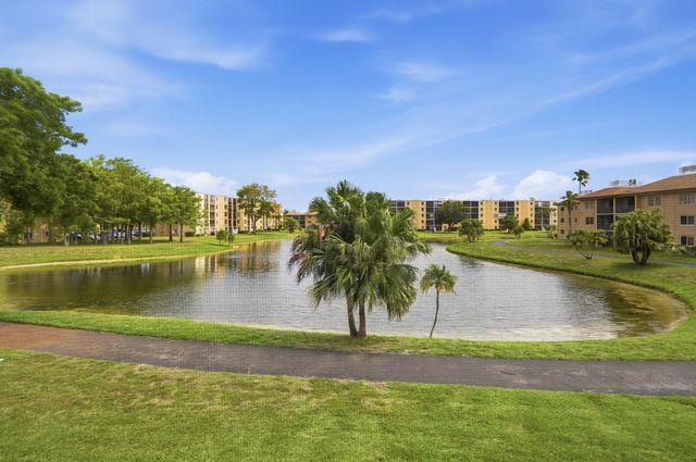 7900 NW 50th Street 204, Lauderhill, FL 33351
