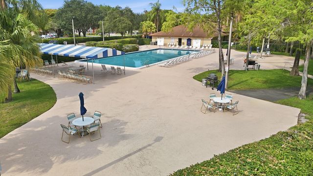 7900 NW 50th Street 204, Lauderhill, FL 33351