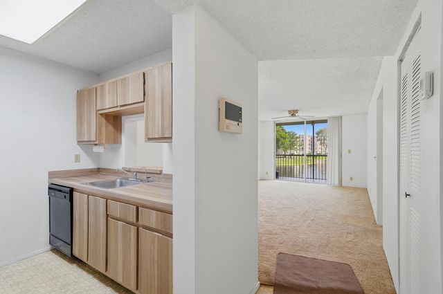 7900 NW 50th Street 204, Lauderhill, FL 33351