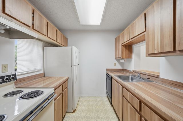 7900 NW 50th Street 204, Lauderhill, FL 33351