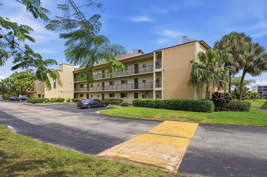 7900 NW 50th Street 204, Lauderhill, FL 33351