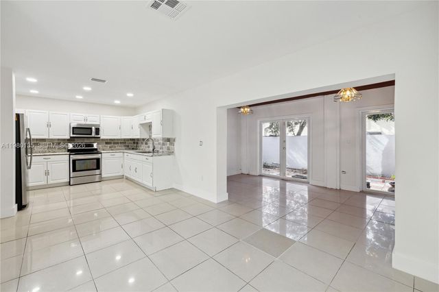 15131 SW 58th St, Miami, FL 33193