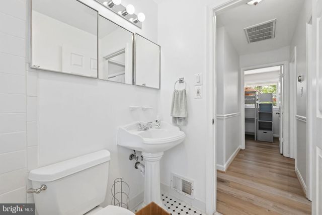 14703 CARLBERN DR, Centreville, VA 20120