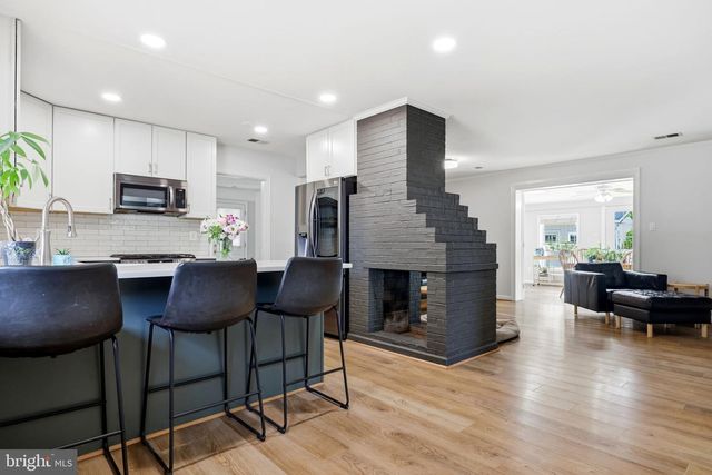 14703 CARLBERN DR, Centreville, VA 20120