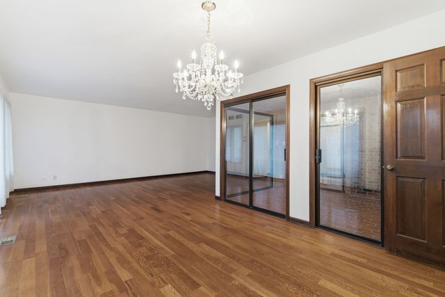 1889 Winkler Court, Lisle, IL 60532