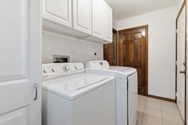 1889 Winkler Court, Lisle, IL 60532