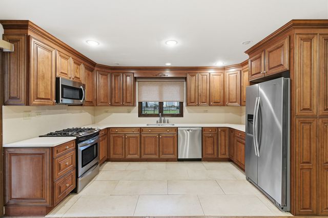 1889 Winkler Court, Lisle, IL 60532