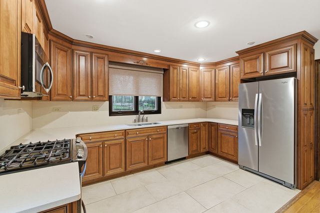 1889 Winkler Court, Lisle, IL 60532