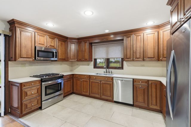 1889 Winkler Court, Lisle, IL 60532