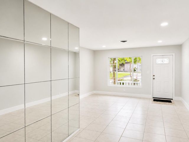 4827 NW 43RD Court, Lauderdale Lakes, FL 33319