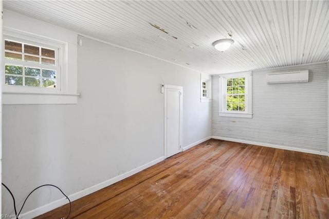 300 New Street, High Point, NC 27260