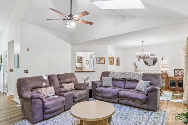401 Heather Marie Drive, Hendersonville, NC 28792