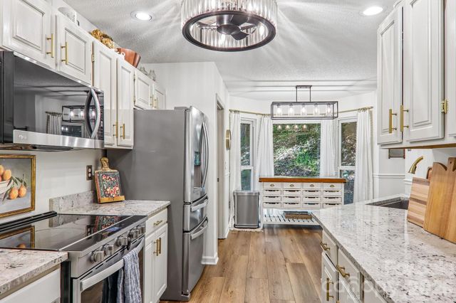 401 Heather Marie Drive, Hendersonville, NC 28792