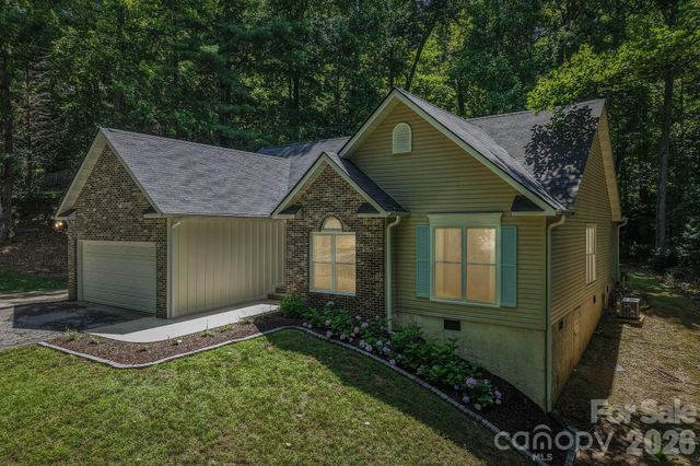 401 Heather Marie Drive, Hendersonville, NC 28792