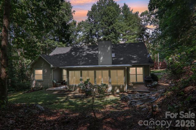 401 Heather Marie Drive, Hendersonville, NC 28792