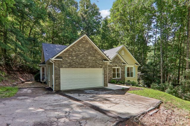 401 Heather Marie Drive, Hendersonville, NC 28792