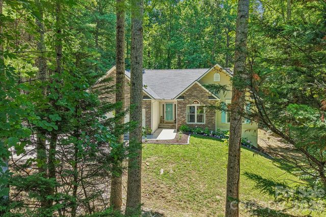 401 Heather Marie Drive, Hendersonville, NC 28792