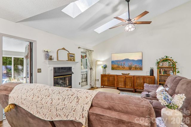 401 Heather Marie Drive, Hendersonville, NC 28792