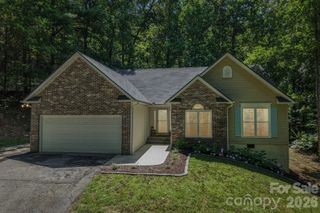 401 Heather Marie Drive, Hendersonville, NC 28792