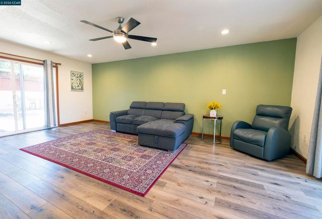 1501 Lassen Ct, Vallejo, CA 94591