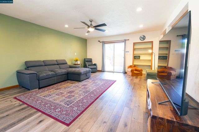 1501 Lassen Ct, Vallejo, CA 94591