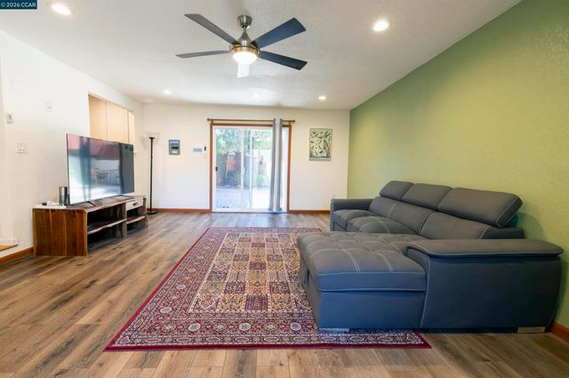 1501 Lassen Ct, Vallejo, CA 94591