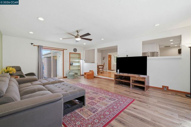 1501 Lassen Ct, Vallejo, CA 94591