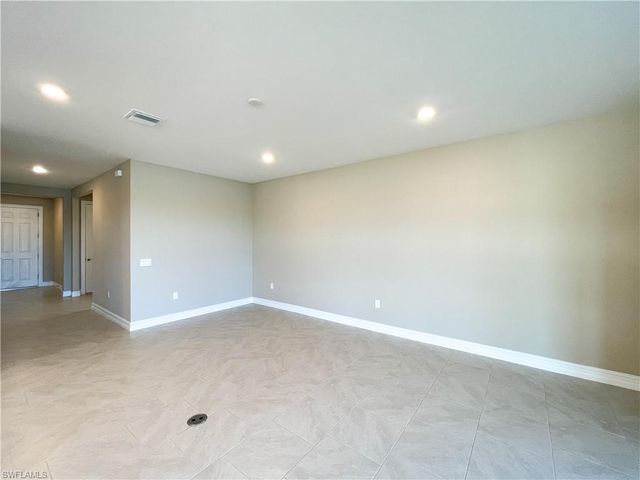 422 Spring Hill Lake LOOP, Cape Coral, FL 33993