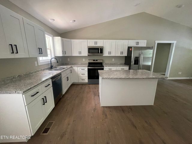 1112 Whispering Pine Lane, Jamestown, TN 38556