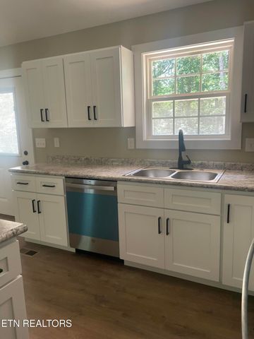 1112 Whispering Pine Lane, Jamestown, TN 38556