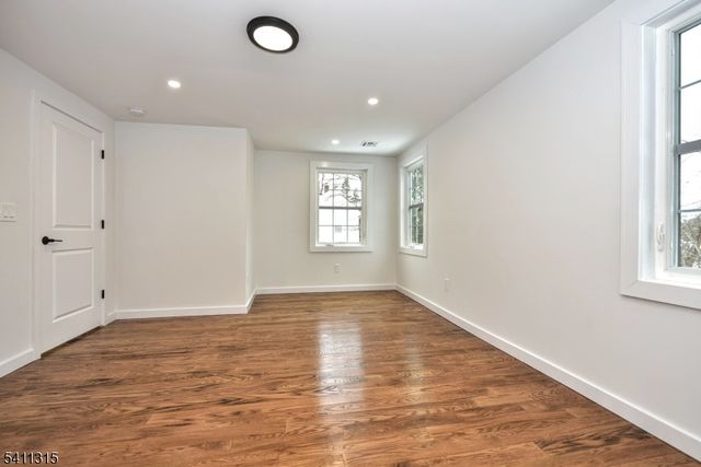 18 Governor Haines St, Hamburg Boro, NJ 07419