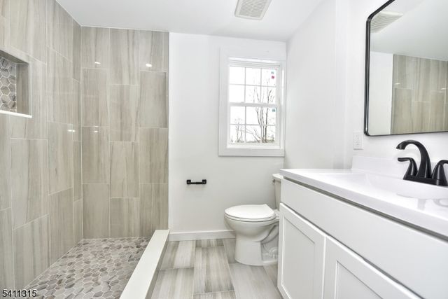 18 Governor Haines St, Hamburg Boro, NJ 07419