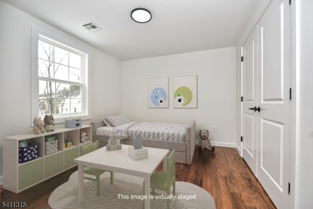 18 Governor Haines St, Hamburg Boro, NJ 07419