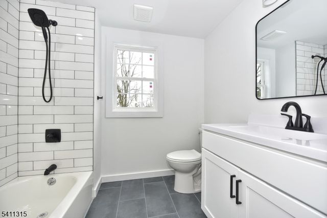 18 Governor Haines St, Hamburg Boro, NJ 07419