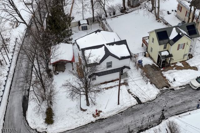 18 Governor Haines St, Hamburg Boro, NJ 07419