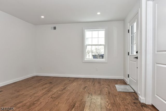 18 Governor Haines St, Hamburg Boro, NJ 07419