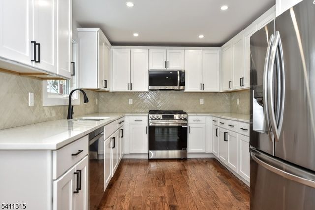 18 Governor Haines St, Hamburg Boro, NJ 07419