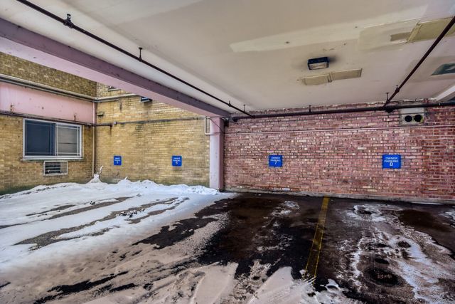 5400 N Sheridan Road 202, Chicago, IL 60640