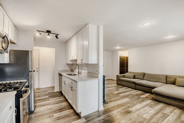 5400 N Sheridan Road 202, Chicago, IL 60640