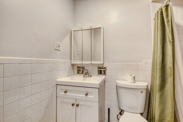 5400 N Sheridan Road 202, Chicago, IL 60640