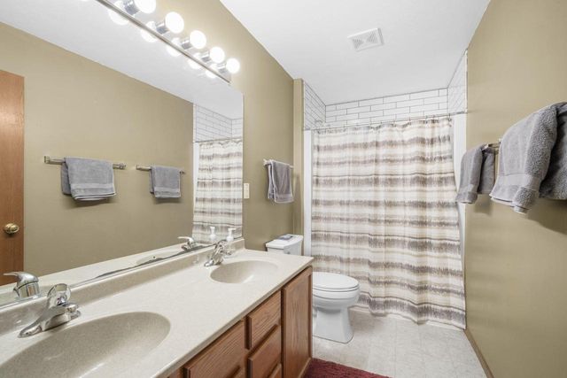 1423 Lower Forest COURT, West Bend, WI 53090