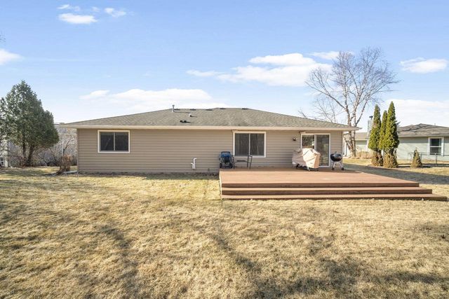 1423 Lower Forest COURT, West Bend, WI 53090