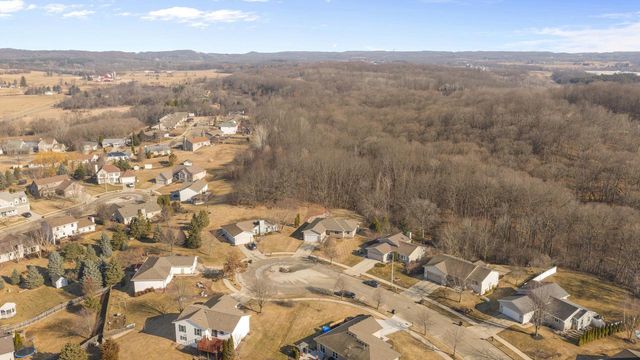 1423 Lower Forest COURT, West Bend, WI 53090