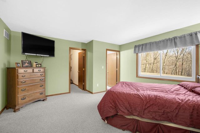 1423 Lower Forest COURT, West Bend, WI 53090