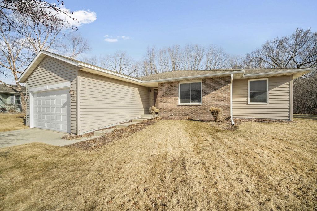 1423 Lower Forest COURT, West Bend, WI 53090