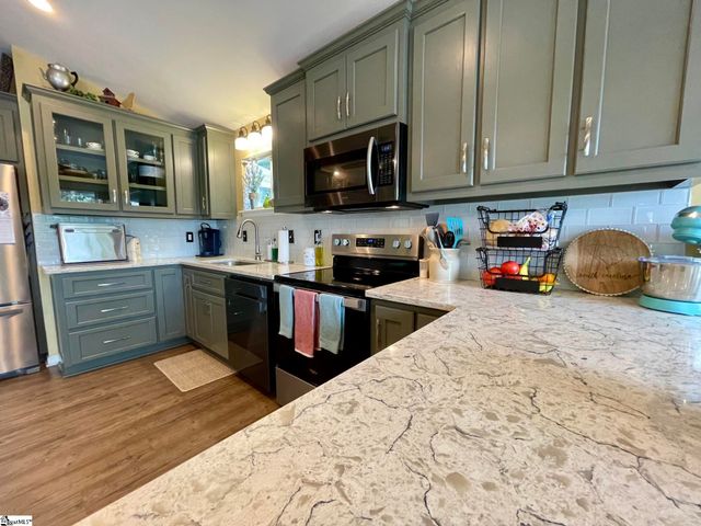 155 Lakeview Drive, Inman, SC 29349