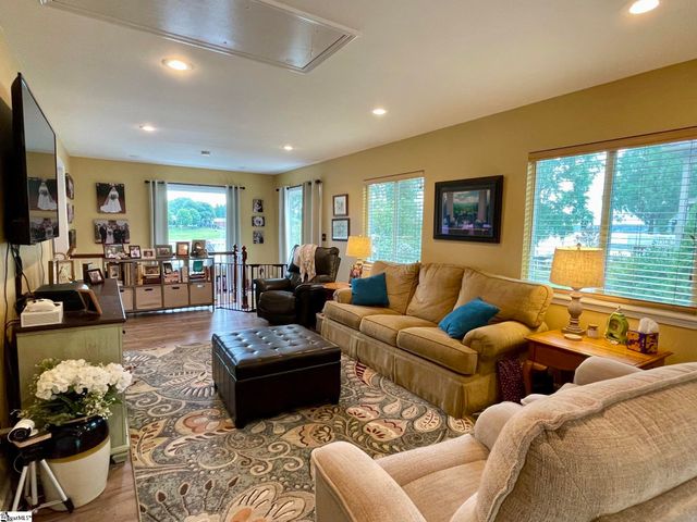 155 Lakeview Drive, Inman, SC 29349